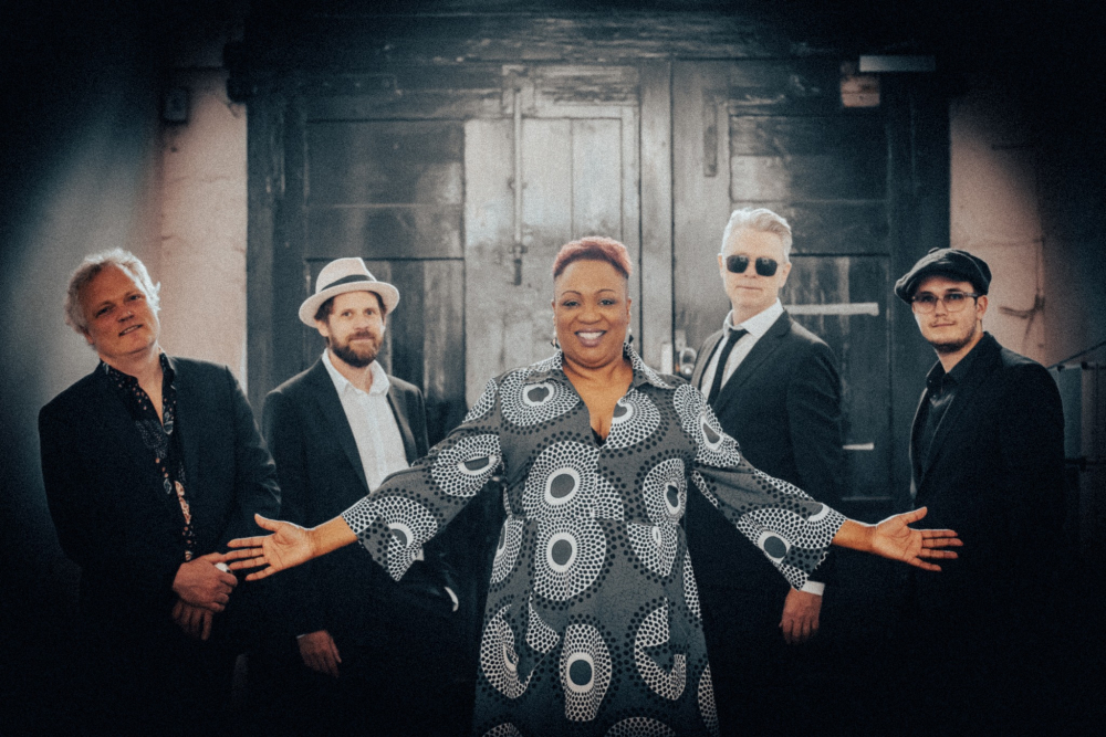 Samantha Antoinette Smith & The Chargers uk/dk